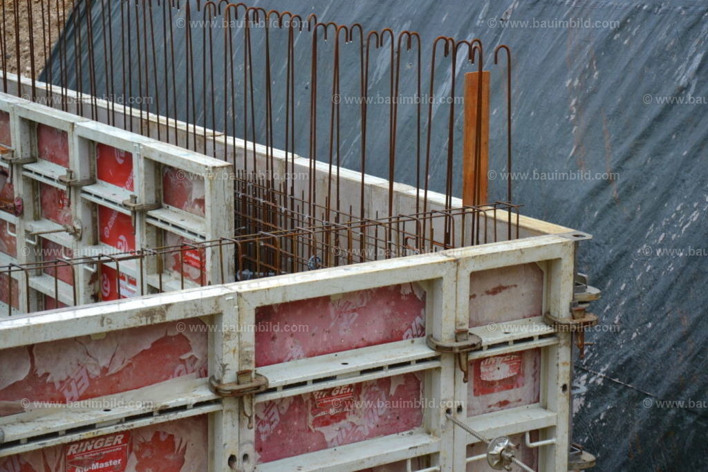 bib-lg04-betonarbeiten-0140 | Nach LV-Leistungsgruppen sortierte Detailfotos über den Bau eines Hauses. Alle Hausbau-Bilder direkt vom Urheber und Autor der Website Haus-Selber-Bauen.com