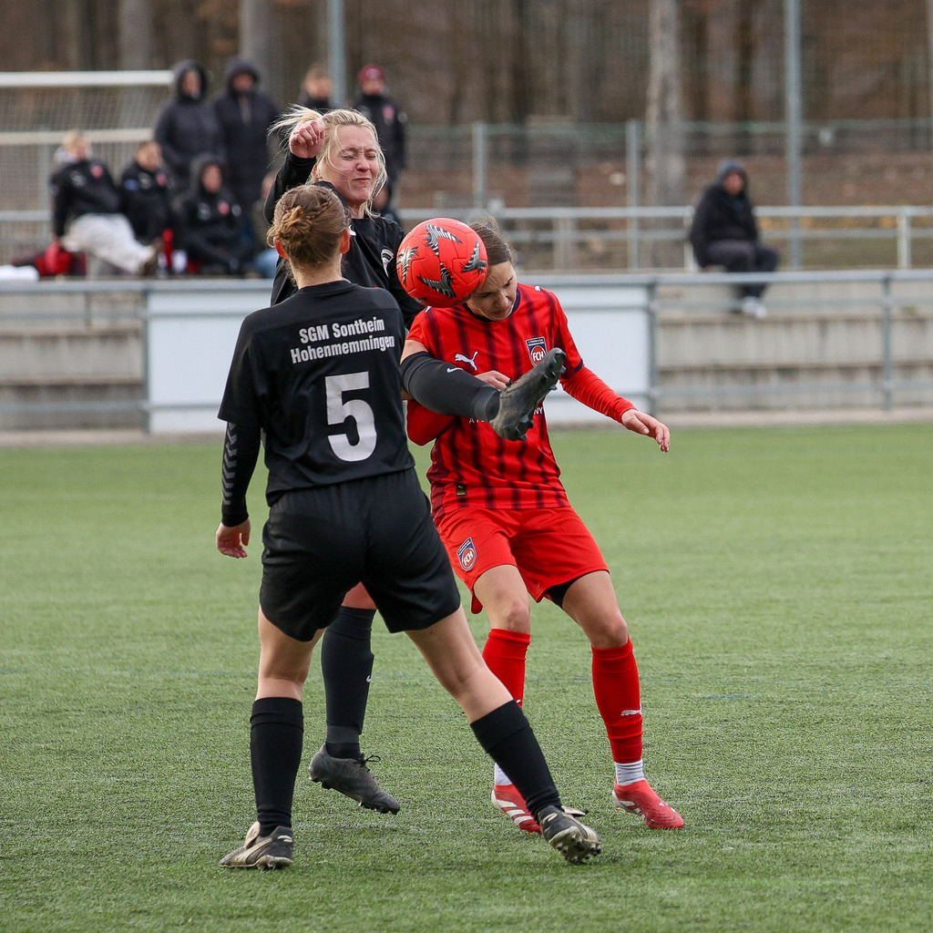 20260329-FCH-HS_076 | 1.FC Heidenheim 1846 II vs. SGM Hohenmemmingen/Sontheim, Fußball, Frauen, Bezirksliga, 2025/2026, 14. Spieltag, 29.03.2026 in Heidenheim, Kunstrasen b. Voith-Arena West(Foto: Michael Bulling) - Realisiert mit Pictrs.com