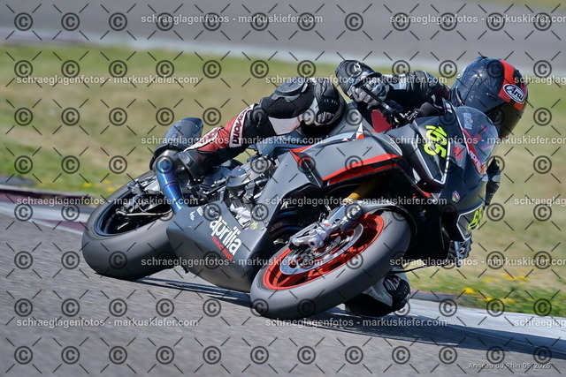 26BT02-0385 | markuskiefer.com - Realisiert mit Pictrs.com