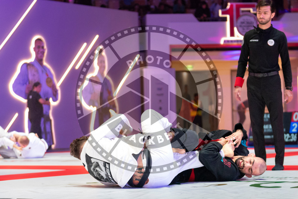 20231109PBB3646 | Fighters compete during the AJP World Professional Championship in the Mubadala Arena in Abu Dhabi, Arab United Emirates, on November 9, 2023.