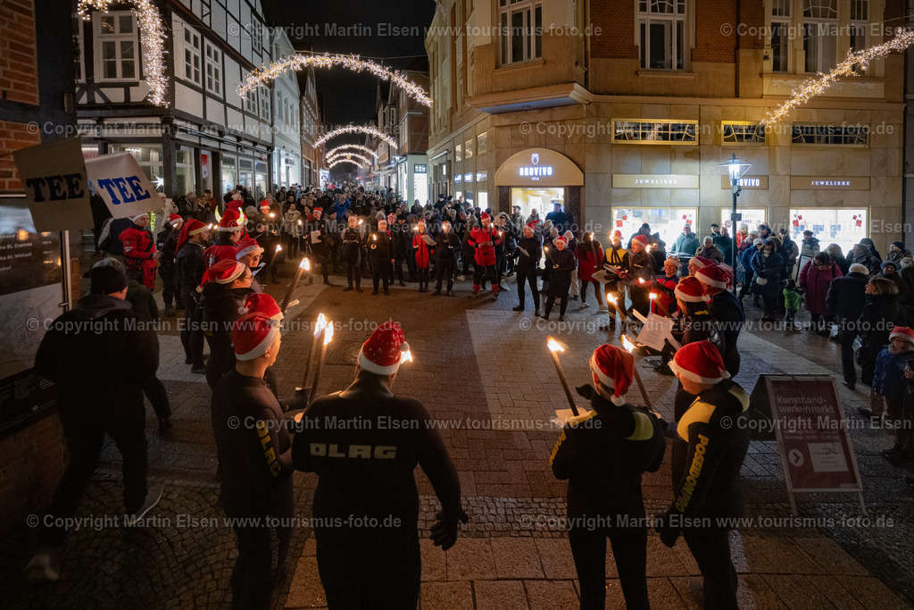 Stade Weihnachtsmarkt Fackelschwimmer DLRG_ELS_7605161223 | Stade DLRG Fackelschimmen 3.Advent - Realisiert mit Pictrs.com