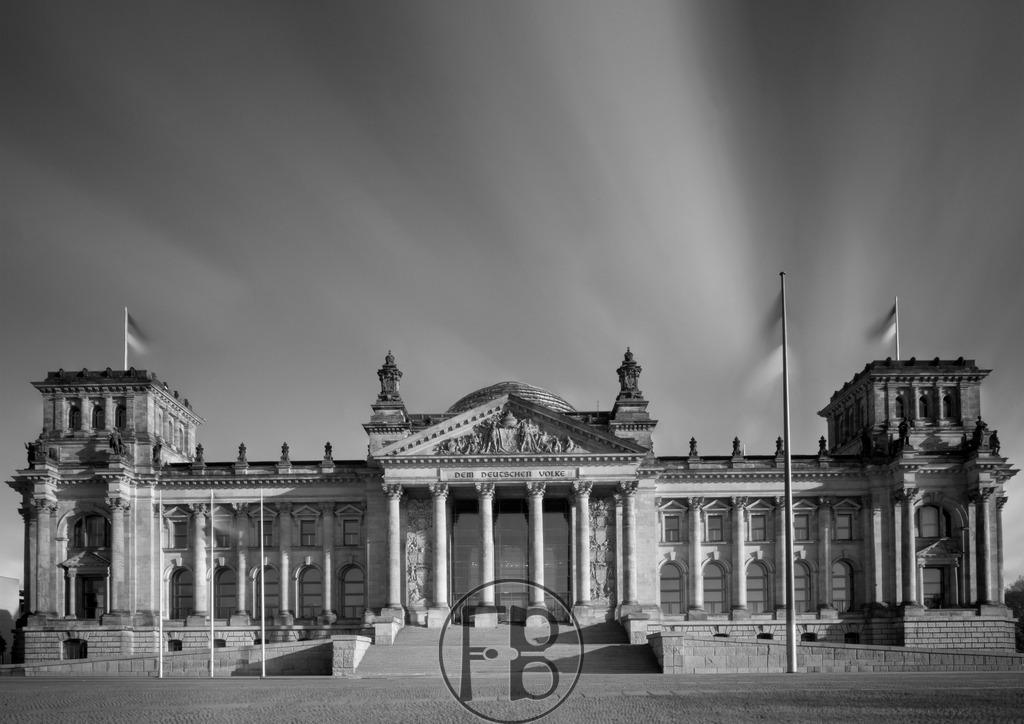 reichstag_bnw | Der Reichstag - Realisiert mit Pictrs.com