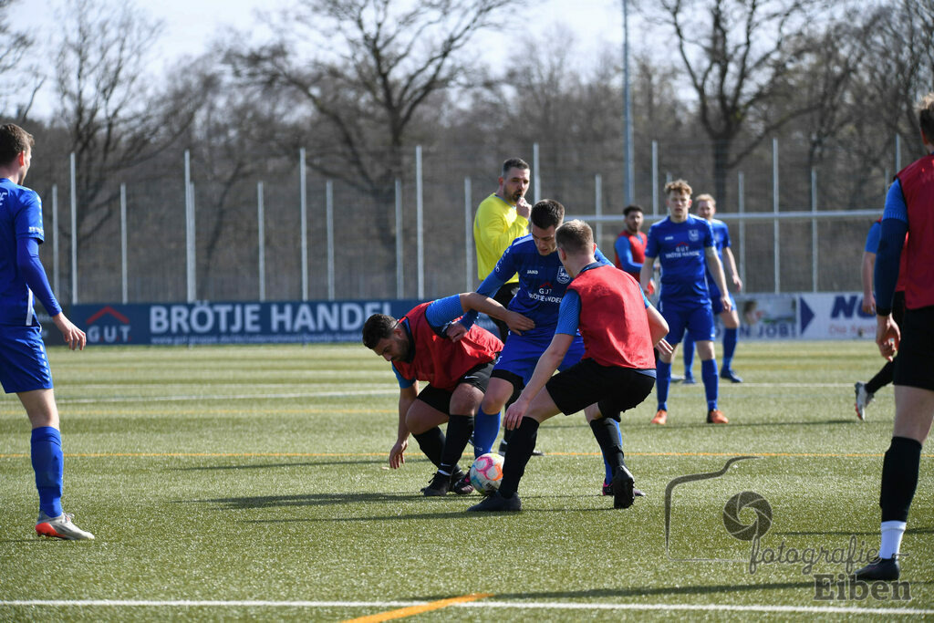 FC Rastede-WSC Frisia | Herren Kreisliga; FC Rastede (blau)-WSC Frisia WHV (rot) am 26.03.2023; in Rastede (Stadion Kötterweg), Photo: Philip Eiben 2023 - Realisiert mit Pictrs.com