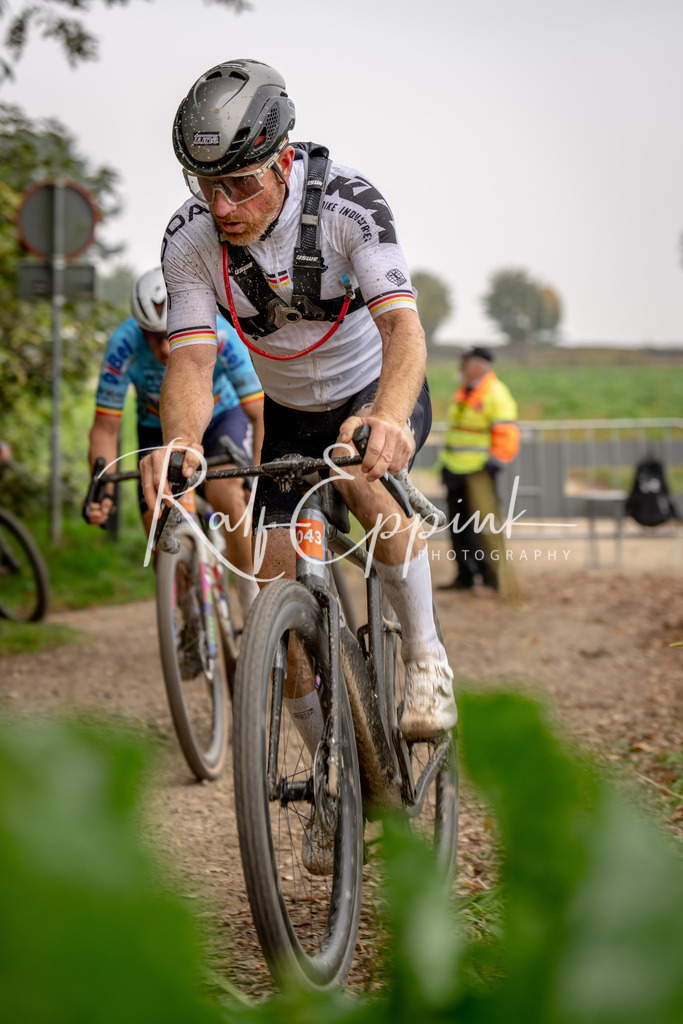 Ralf Eppink Photography 20251011_DSC01810 | Sportfotografie, Eventfotografie, Porträtfotografie, Radsport Fotograf, Triathlon Fotograf, Düsseldorf Fotograf, Köln Fotograf, Actionfotografie, Teamfotografie, Peoplefotografie, Business Portraits, Veranstaltungsfotografie, Reportagefotografie - Realisiert mit Pictrs.com
