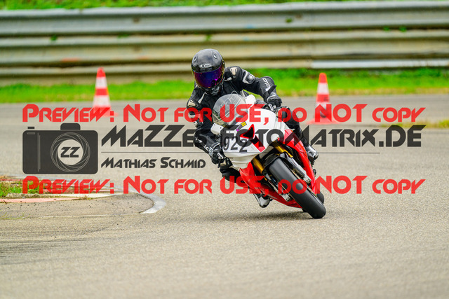 MaZZes_Fotomatrix_20241002_6007705_8917 | GELB