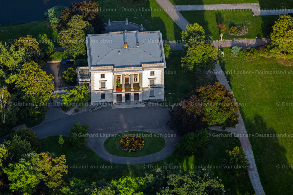 4040592 | Das Weiße Haus ist ein schlossartiges Gebäude im agra-Park in Markkleeberg