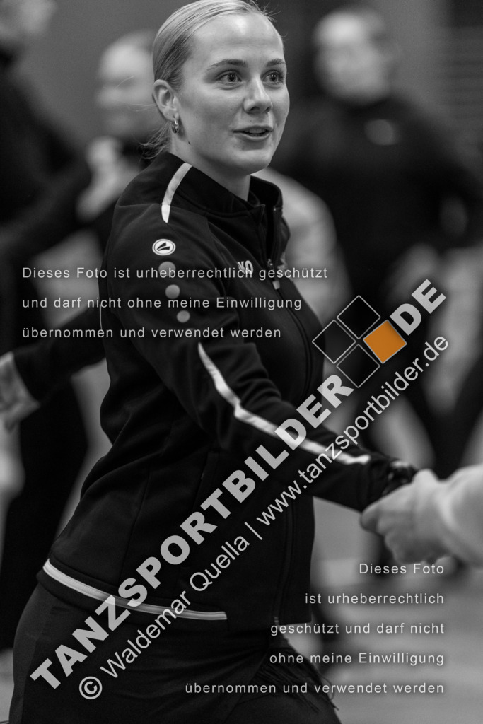 20231020-00408 | Hier finden Sie Tanz Bilder vom Latein und Standard Formationen tanzen. Sportbilder vom Tanzsport. Schöne Fotos und von Weltmeisterschaft, Europameisterschaft, Bundesliga, Regionalliga, Oberliga und Landesliga sowie von GOC Stuttgart, DanceComp, WM Bremen