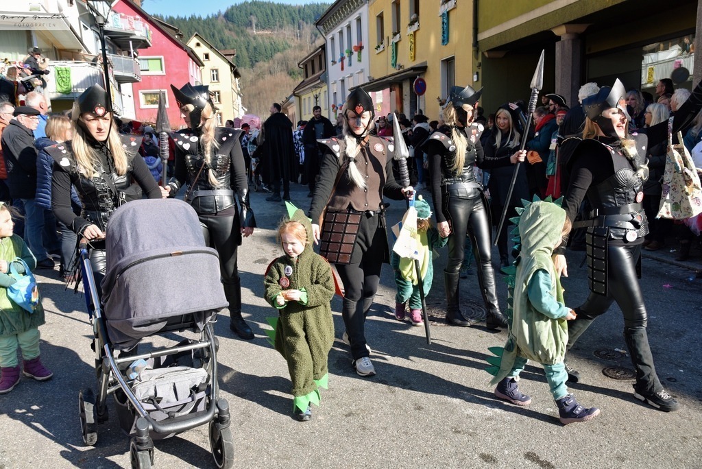 FaMoUmzug-074-RA | Fotoblog Schwarzwald, Foto Blog Wiesental, Pfaffenberg, Winterzauber, Zeller Bergland, Zell im Wiesental, Fotoblog Wiesental, Landschaftsfotos, Bilder Wiesental, Natur, Naturbilder, Fastnacht, Zeller Fastnacht, Zeller Fasnacht, Zeller Bergland, Belchen, - Realisiert mit Pictrs.com