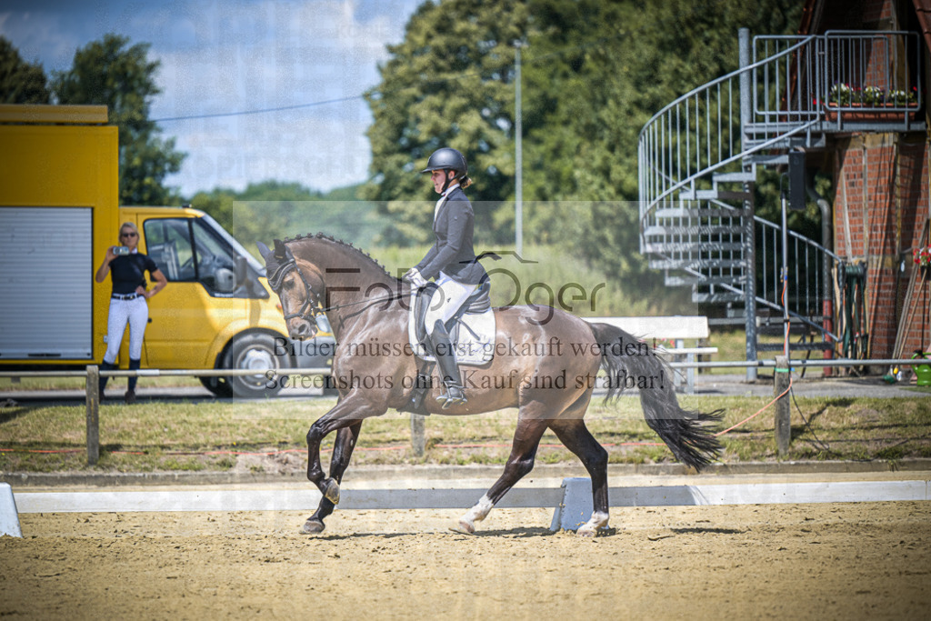 DOS_4589 | Entdecke hochwertige Reitturnierfotos von Foto Oger. Professionell, emotional und authentisch – jetzt Lieblingsmomente im Shop bestellen.Deutschlandweite Turnierfotografie. - Realisiert mit Pictrs.com