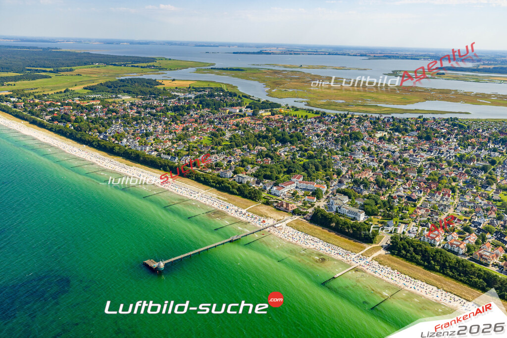 Bild der Stadt Zingst - Die Luftaufnahme wurde 2025 vom UL-Flugzeug heraus erstellt ( keine Drohne ) - Hochauflösende Luftaufnahme - für professionelle Ausdrucke geeignet. Die Geschenkidee !Hier alle&nbsp;Infos zur Lizenzierung der LuftaufnahmeWir fliegen auch dieses Jahr wieder in Ihre Region um Luftbilder zu erstellen.- Luftbild anfragen