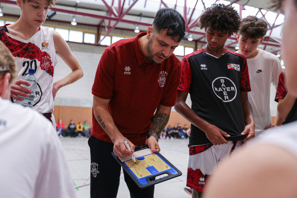 JBBL BAYER GIANTS vs Young Lions Wuppertal-5 | Fotos von Basketballspielen aus dem Raum NRW fotografiert von Gero Mueller-Laschet und Daniel Schaefer - Realisiert mit Pictrs.com
