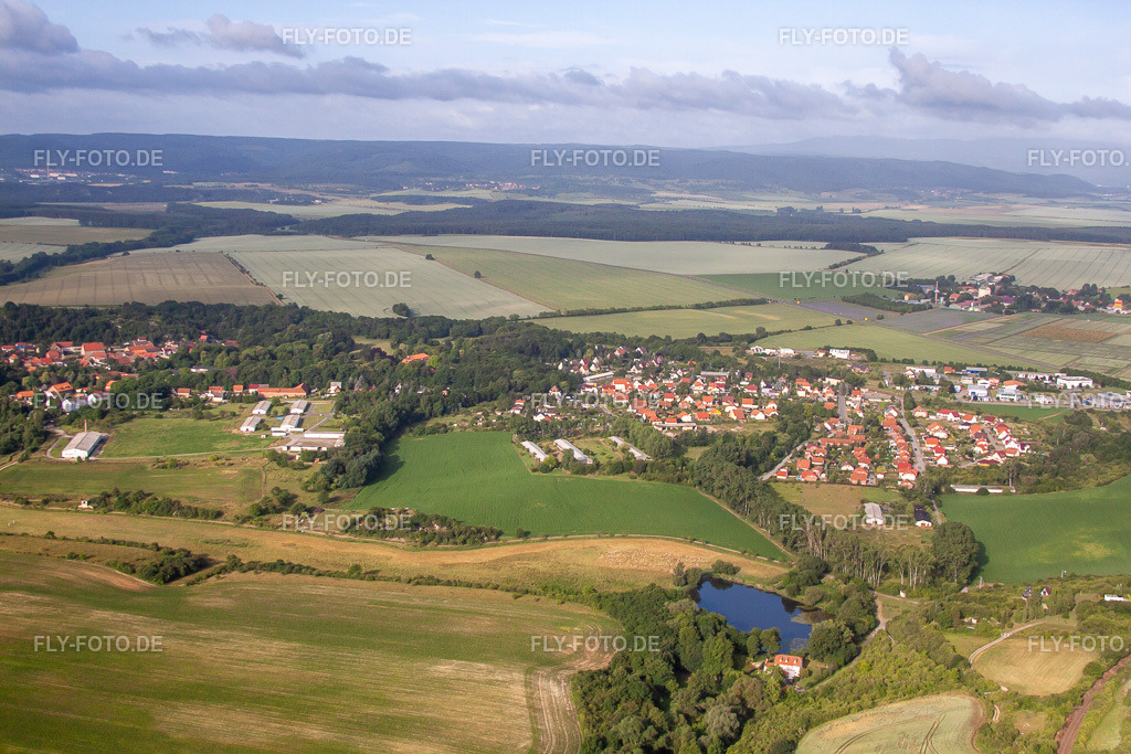 Ortsansicht | Luftbild: Ortsansicht im Ortsteil Langenstein in Halberstadt im Bundesland Sachsen-Anhalt in Deutschland. Foto: IMG_58373.jpg vom 30.06.2013 durch Werner Riehm/FLY-FOTO.de - Realisiert mit Pictrs.com