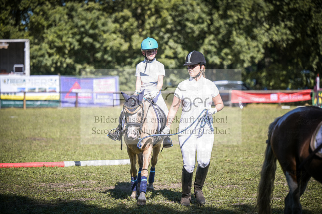 DOS_0201 | Entdecke hochwertige Reitturnierfotos von Foto Oger. Professionell, emotional und authentisch – jetzt Lieblingsmomente im Shop bestellen.Deutschlandweite Turnierfotografie. - Realisiert mit Pictrs.com
