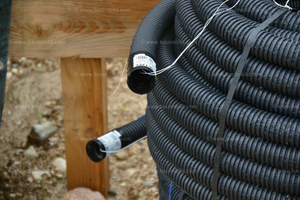bib-lg17-elektroinstallation-0014 | Nach LV-Leistungsgruppen sortierte Detailfotos über den Bau eines Hauses. Alle Hausbau-Bilder direkt vom Urheber und Autor der Website Haus-Selber-Bauen.com