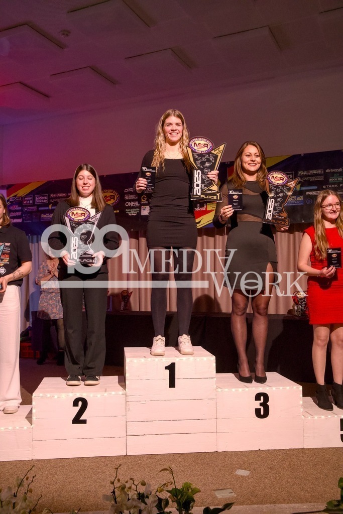 5E6A3380 | 989 MEDIAWORK