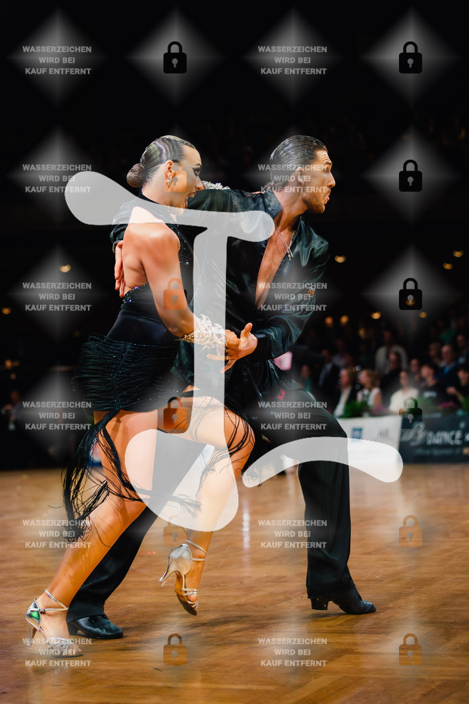 GOC 2025 - WDSF GrandSlam Latin 26th (3) Justin Lauer _ Rita Schumichin (Germany)-2025-08-23-4328 | Webshop for digital downloads and prints of dance sport, event & show photographer Julian Link - Realisiert mit Pictrs.com