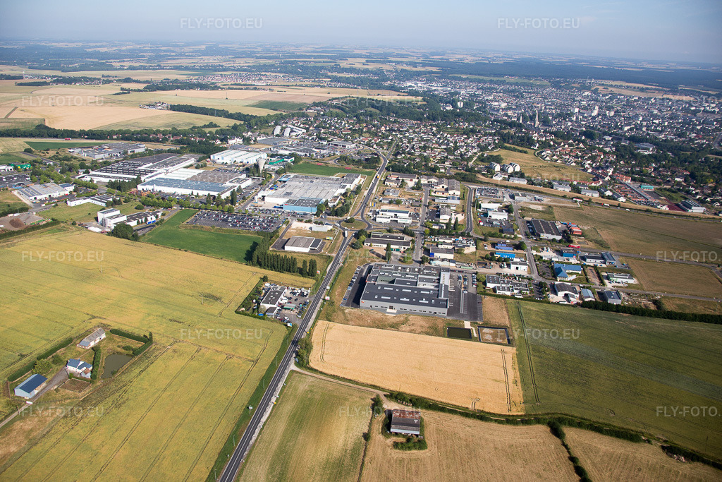 Vue aérienne: Vue de la ville à Vendôme dans le département Loir et Cher, France – .Photo: IMG_081068.jpg prise le 19/06/2015 par Werner Riehm/FLY-FOTO.eu – Résolution de l'original: 5472 x 3648 px