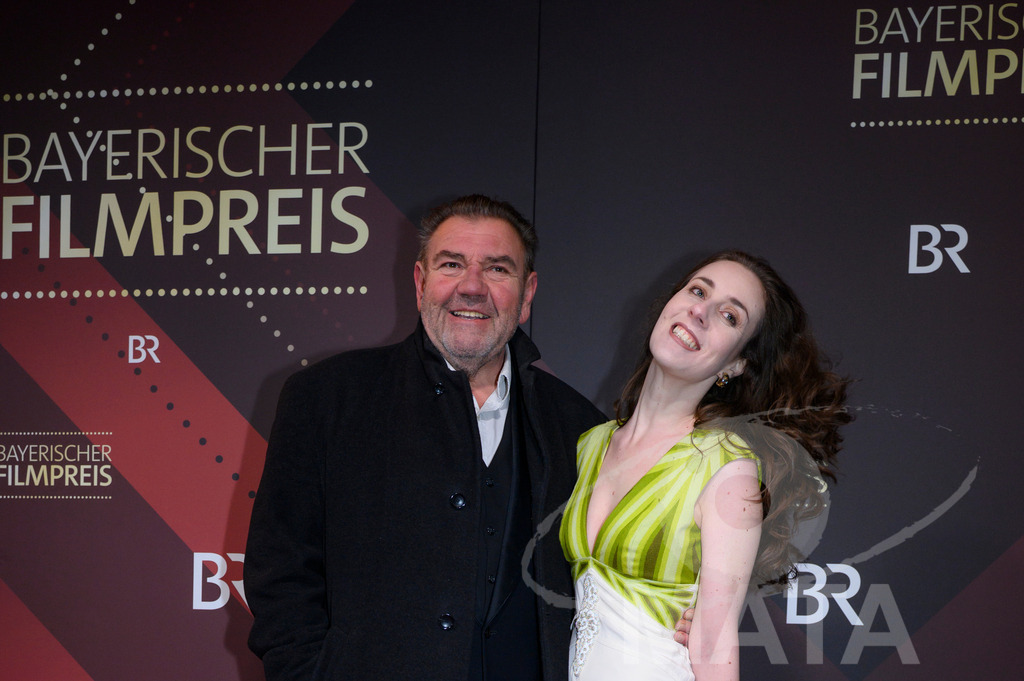 _DWI5311 | Peter Rappenglück und Katharina Botzenhart bei der Verleihung des 47. Bayerischen Filmpreises 2026  im Prinzregententheater. München, Deutschland. Der Bayerische Filmpreis wird seit 1979 von der Bayerischen Staatsregierung verliehen, um die Bedeutung des Kinofilms als Kulturgut herauszustellen - Realisiert mit Pictrs.com