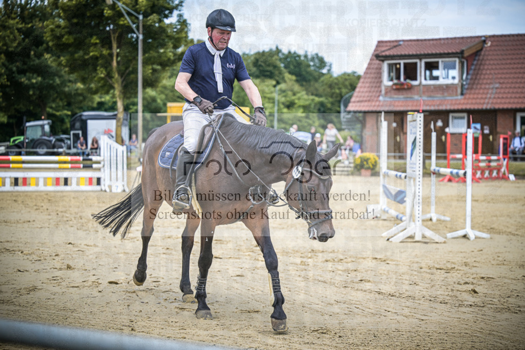 DOS_8353 | Entdecke hochwertige Reitturnierfotos von Foto Oger. Professionell, emotional und authentisch – jetzt Lieblingsmomente im Shop bestellen.Deutschlandweite Turnierfotografie. - Realisiert mit Pictrs.com