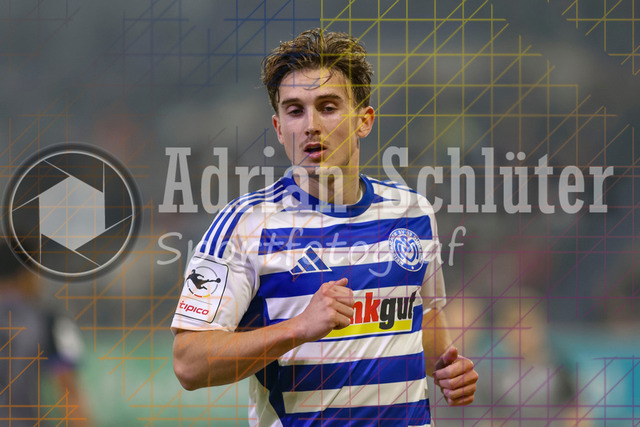 MSV Duisburg vs SV Waldhof Mannheim - 3. Liga | Duisburg, Deutschland, 07.11.25:   Patrick Sussek (MSV Duisburg) schaut waehrend des Spiels der 3. Liga MSV Duisburg vs SV Waldhof Mannheim in der schauinsland-reisen-arena(Foto von Brauer-Fotoagentur / Adrian Schlueter)