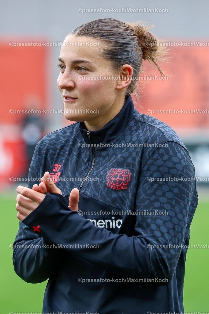xsscx17052601074 | 17.05.2026, xsscx, Frauen Fussball, Bayer 04 Leverkusen - Werder Bremen, 1. Fussball Bundesliga, 26. Spieltag, Ulrich-Haberland-Stadion, Saison 2025 2026: Paula Schwartze (Bayer Leverkusen #31) DFB regulations prohibit any use of photographs as image sequences and or quasi-video. Photo: xSandraxScherningxPressefotoKochx