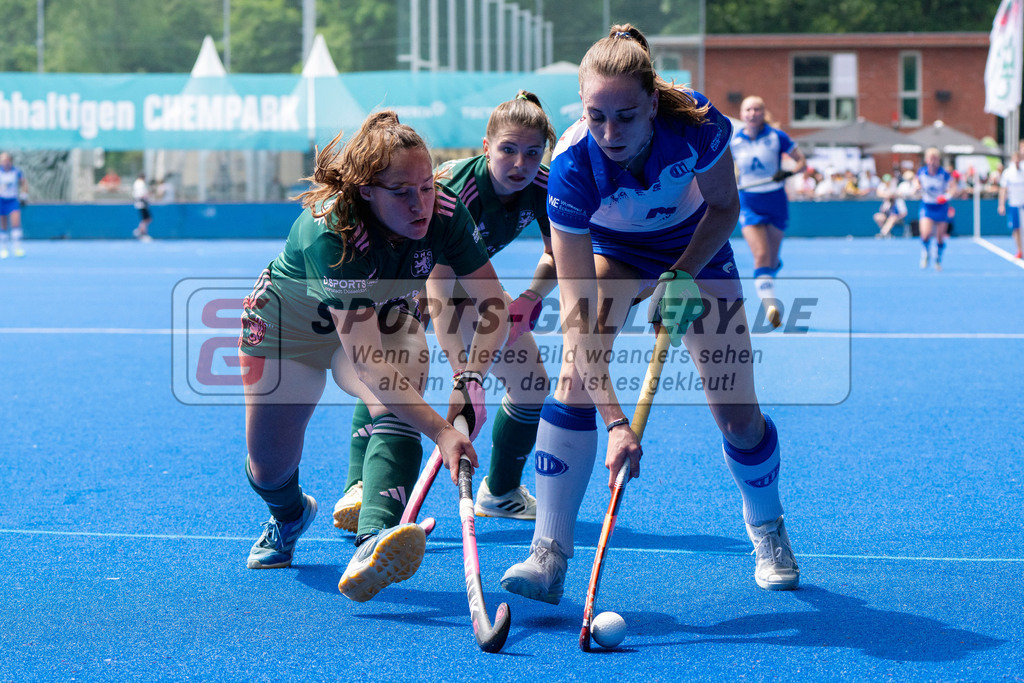Final4_20250531-1341-HK107705 | Krefeld, Deutschland, 31.05.2025:  Feldhockey Final4 2025 – „Deutsche Feldhockey-Meisterschaften 2025“ im Gerd-Wellen-Hockeyanlage am 31.05.2025 in Krefeld, Deutschland. (Foto von Kramhöller/Fehrmann/Kaste)Krefeld, Germany, 31.05.2025: Feldhockey Final4 2025 – „Deutsche Feldhockey-Meisterschaften 2025“ in Gerd-Wellen-Hockeyanlage at 31.05.2025 in Krefeld, Deutschland. (Foto from Kramhöller/Fehrmann/Kaste)