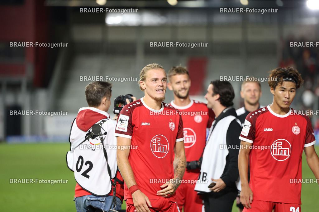 SV Wehen Wiesbaden - Rot-Weiss Essen | Wiesbaden, Deutschland, 22.08.2025XXwährend des drittliga Spiels zwischen SV Wehen Wiesbaden und Rot-Weiss Essen am 22.08.2025 in der BRITA-Arena in Wiesbaden. (Foto von Timo Bluhmki-Schmidt/Brauer Fotoagentur