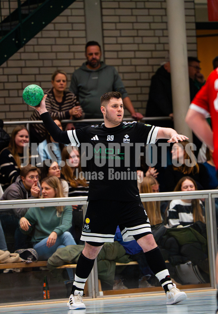 Handball I Herren I Saison 2025-2026 I Verbandsliga West I 13. Runde I SFN Vechta - HSG Varel II I 7863 | Tarek Redler (89, SFN Vechta) - Realisiert mit Pictrs.com