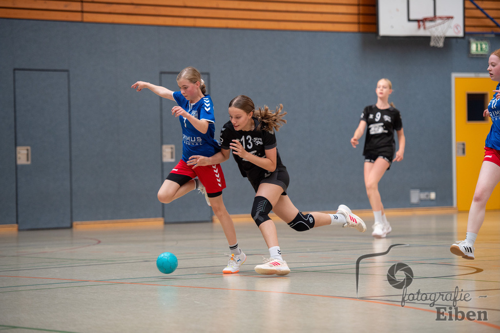 VfL Rastede-SG FriPe | C-Juniorinnen Landesliga; VFL Rastede (blau) - SG FriPe (schwarz) am 22.09.2024; in Rastede (Sporthalle Feldbreite), Photo: Philip Eiben 2024 - Realisiert mit Pictrs.com