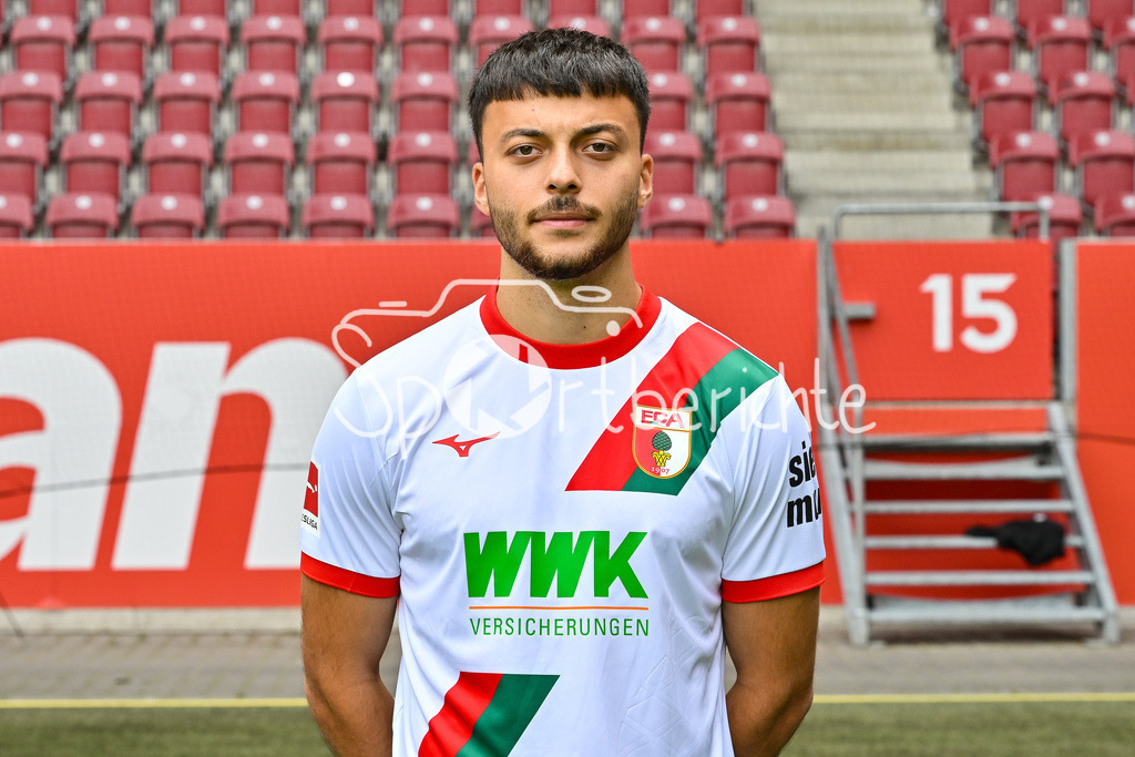 FC Augsburg 2025/26 | Mahmut KUECUEKSAHIN / Einzelfoto / Freisteller / Media Day FC Augsburg: WWK-Arena am 06.08.2025