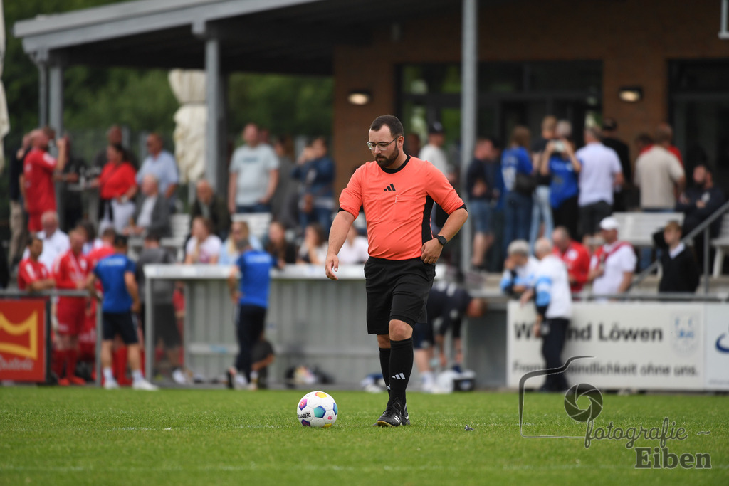 1. FC Nordenham-SV GOTANO | Kreispokal Finale Jade-Weser-Hunte 1. Mannschaften; 1.FC Nordenham (weiß)-SV GOTANO (blau) am 15.06.2025 in Rastede (Sportanlage Köttersweg), Photo: Philip Eiben 2025 - Realisiert mit Pictrs.com