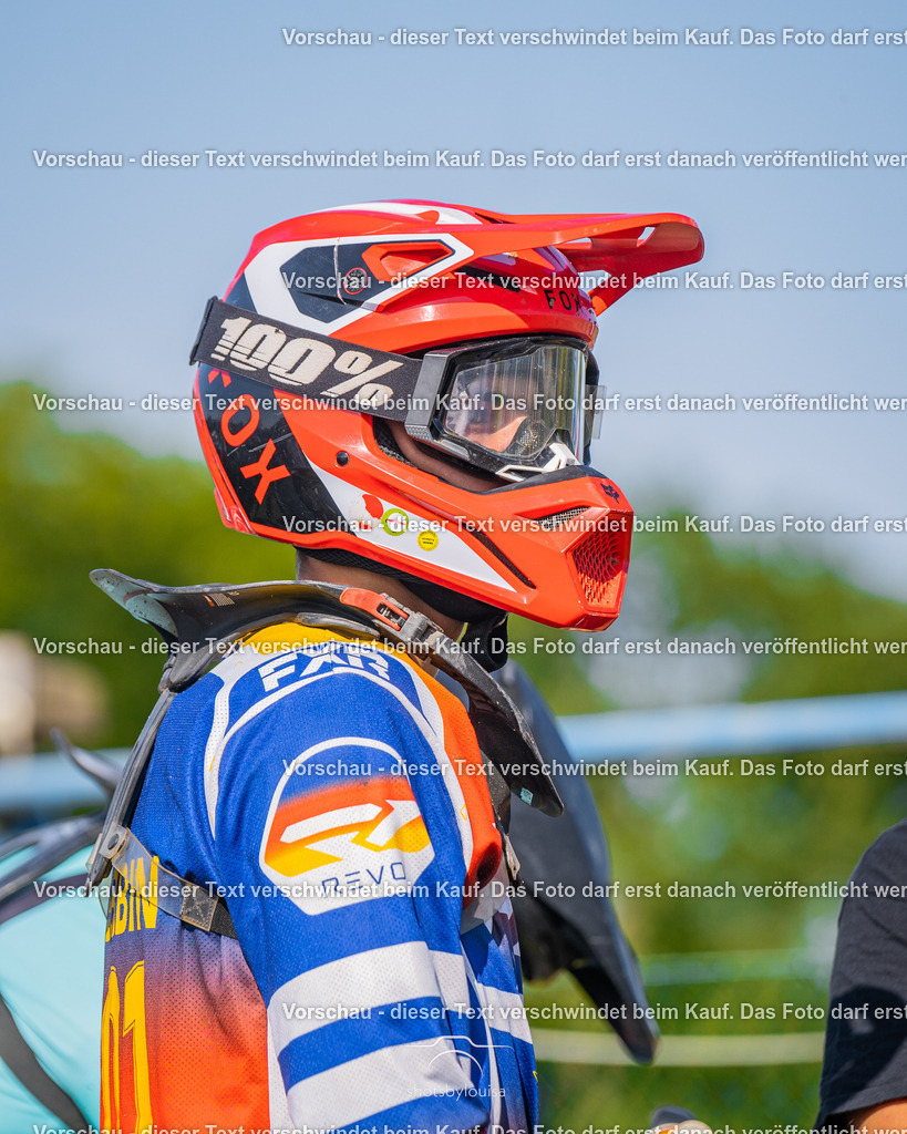 09_21_LM_Schenkenhorst-0914 | Sportfotografin aus Berlin-Brandenburg mit Fokus auf Motocross. Ich halte deine sportliche Leistung und echte Emotionen auf und neben der Strecke professionell fest. Entdecke die Fotos von deinem Rennen und bestelle sie direkt hier im Shop.