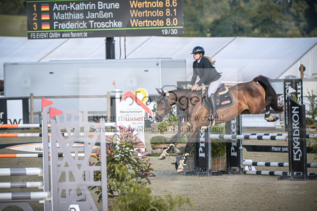 DOS_8413 | Entdecke hochwertige Reitturnierfotos von Foto Oger. Professionell, emotional und authentisch – jetzt Lieblingsmomente im Shop bestellen. - Realisiert mit Pictrs.com