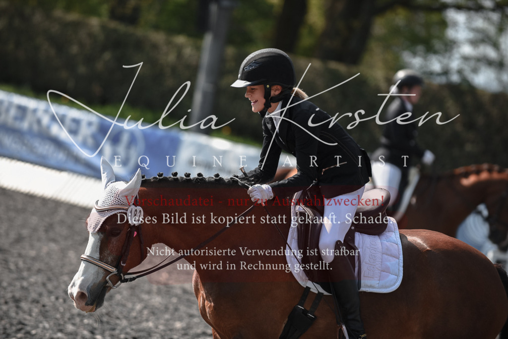 20230513_JK-Röhrsdorf-14-215 | Pferde- und Turnierfotografie in Westsachsen. Pferdeportraits, Auftragszeichnungen und intuitive Kunst.