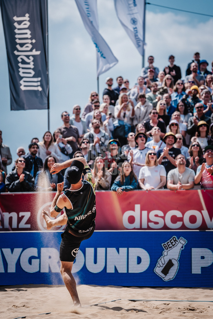 Beachvolleyball | Männer | Allianz German Beach Tour 2025 | Tourstop Düsseldorf | 18.05.2025 | Clemens Wickler spielt einen Skyball