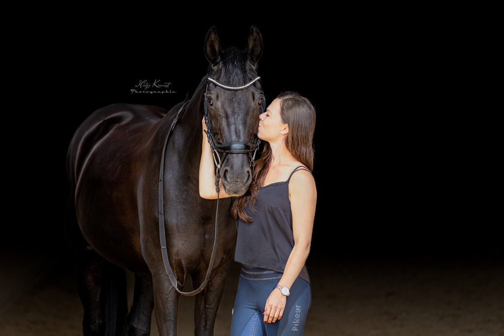 8F6A0044 | Ich biete Ihnen einzigartige und individuelle Fotoshootings mit Ihren Tieren.
In individuellen Coachings lernen Sie, wie sie von Ihrem Pferd, Ihrer Katze, Ihrem Hund oder einfach Ihrem persönlichen Lieblingstier eindrucksvolle Fotos machen können.
