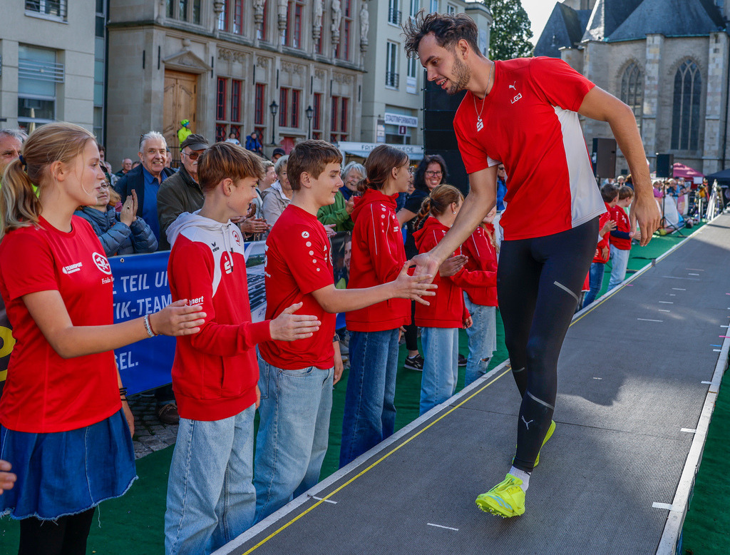 top-top.de 240913-087 | Foto, Video, Fotografie, Videografie, Fotobox, DJ, Discjockey, Musik, Musikbox, Veranstaltung, Photobooth, Amazon, Ebay, Buchtipp, Bestseller, Autor, Verlag, Buch, Wesel, Hamminkeln, NRW, Dinslaken, Rees, Drohne, Hochzeit, Party, Fotobox, Wesel, Fotograf