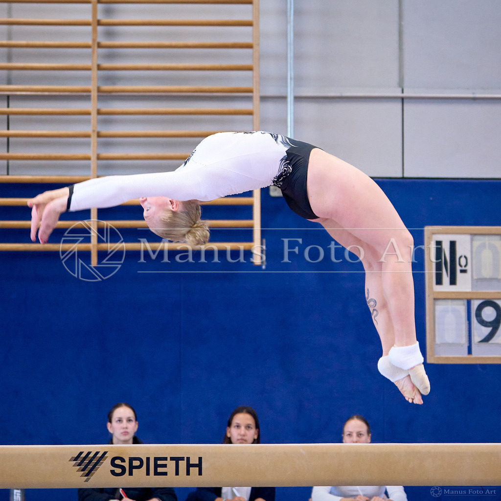 2024-10-06-3-C-DSC00214 | Professionelle Sportfotografie in Hamburg, Schleswig-Holstein und Niedersachsen – spezialisiert auf Rhönrad, Geräteturnen, Leistungsturnen und rhythmische Sportgymnastik. Bundesweite Begleitung von Rhönrad-Events. Jetzt Sport-Fotos - Realisiert mit Pictrs.com