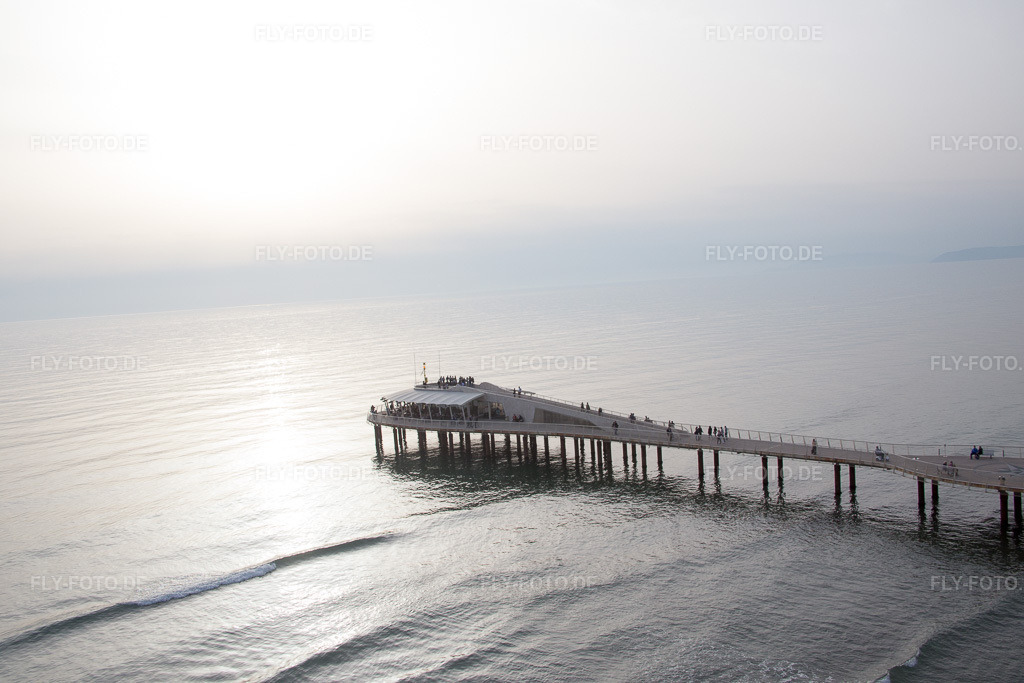 Luftbild: Ortsansicht in Lido di Camaiore im Bundesland Toscana in Italien. – Foto: IMG_087012.jpg vom 03.04.2016 durch Werner Riehm/FLY-FOTO.de – Auflösung des Originals: 5472 x 3648 px