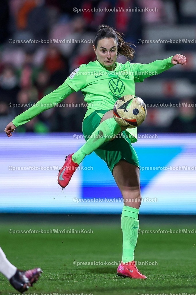 Koe07022502135 | 07.02.2025, Frauen Fußball, 1. FC Köln - VfL Wolfsburg, 1. Fußball Bundesliga, Franz-Kremer-Stadion, Saison 2024 2025: Caitlin Dijkstra (VfL Wolfsburg #3)DFB regulations prohibit any use of photographs as image sequences and or quasi-video.