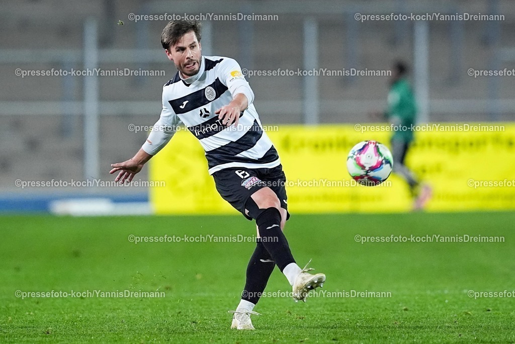 xYDRx06112501072 | 06.11.2025, xydrx, Fußball, Oberliga Westfalen, SG Wattenscheid 09 - FC Eintracht Rheine, Saison 2025 2026, Lohrheidestadion: Tom Sindermann (SG Wattenscheid 09 #6)