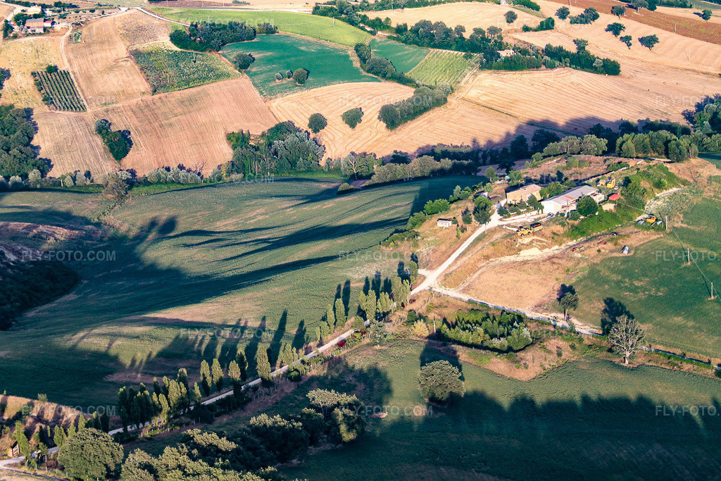 Aerial view: View of the town in Fratte Rosa in the state Pesaro und Urbino, Italy. – Photo: IMG_43113.jpg taken on 07/16/2011 by Werner Riehm/FLY-FOTO.com – Resolution of the original: 4272 x 2848 px