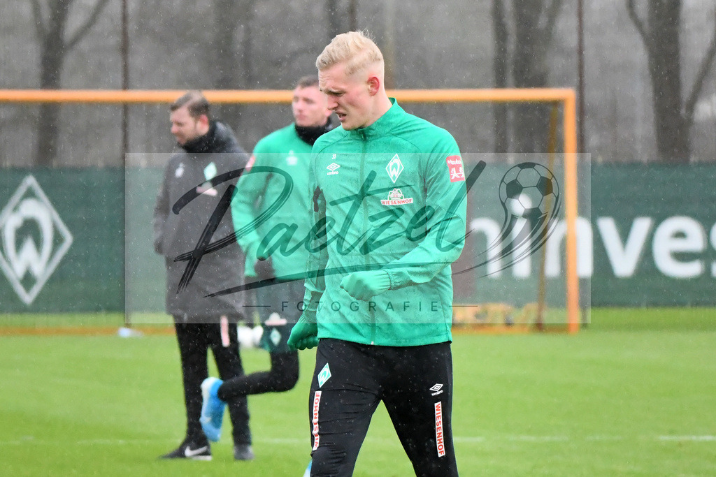 20200129_TRASVW_0017 | Fußball, Herren: David Philipp (SV Werder Bremen) schaut beim Training des SV Werder Bremen am 29.01.2020 im wohninvest Weserstadion in Bremen, Deutschland.(Foto von Nico Paetzel) - Realisiert mit Pictrs.com