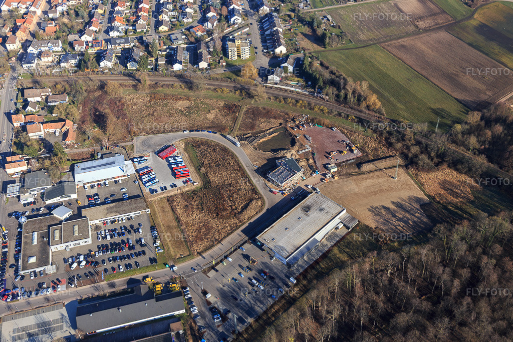 Luftbild: Erschliessungsarbeiten für die Erweiterung des Industriegebiet Lauterburger Straße mit Baustelle für DPDHL ZSP in Kandel im Bundesland Rheinland-Pfalz in Deutschland. Foto: IMG_125697.jpg vom 02.03.2021 durch Werner Riehm/FLY-FOTO.de