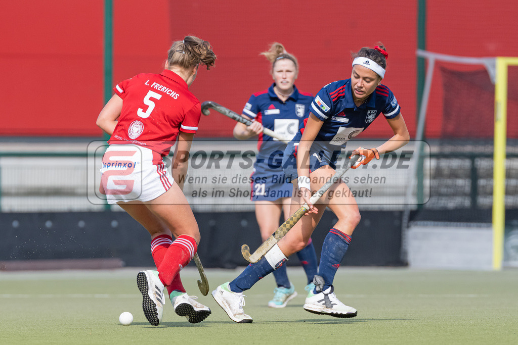 HK_20220925_100178 | 1. Bundesliga Damen Düsseldorfer HC - Berliner HC  am 25.9.2022 DHC Düsseldorf, Düsseldorf , Lena Frerichs ( Bremer HC #5 ) , Selin Oruz ( Düsseldorfer HC #14 )