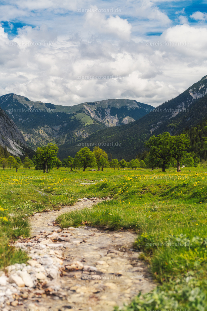 Der Ahornboden im Karwendel im Frühling | Der Ahornboden im Karwendel im Frühling - Realisiert mit Pictrs.com