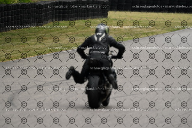 25bt02-1075 | markuskiefer.com - Realisiert mit Pictrs.com