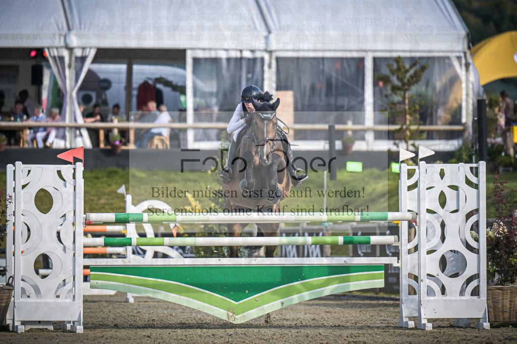 DOS_3135 | Entdecke hochwertige Reitturnierfotos von Foto Oger. Professionell, emotional und authentisch – jetzt Lieblingsmomente im Shop bestellen.Deutschlandweite Turnierfotografie. - Realisiert mit Pictrs.com