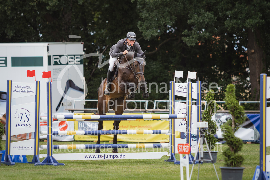 220715_LC_SprPfL2-307 | Deine schönsten Turniermomente als professionelle Fotos! Entdecke hochwertige Pferdesport-Fotografie im Online-Shop. Jetzt Fotos finden & bestellen!