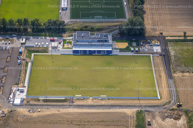 Hamm220809881Rhynern | Luftbild, Baustelle und Neubau Sportplatz mit Tribünen sowie Vereinsgebäude mit Sport-Kindertagesstätte, An der Lohschule, Rhynern, Hamm, Ruhrgebiet, Nordrhein-Westfalen, Deutschland